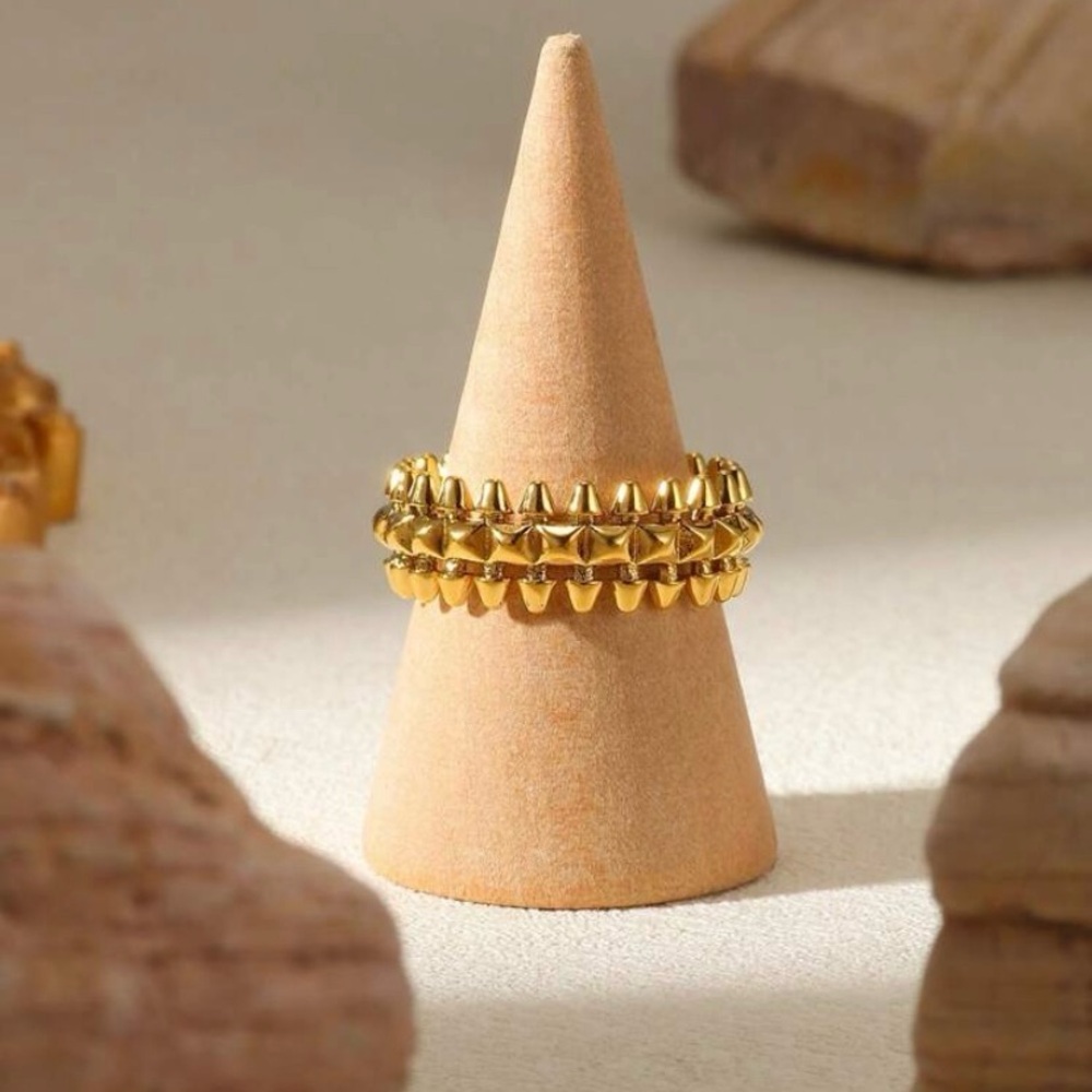 Elegant Gold Stacked Ring Set